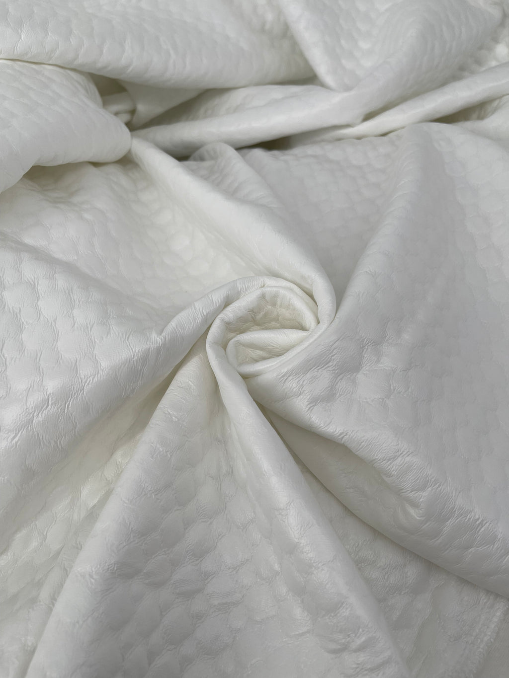 Regenerating mattress protector with capsule fabric - CAPS