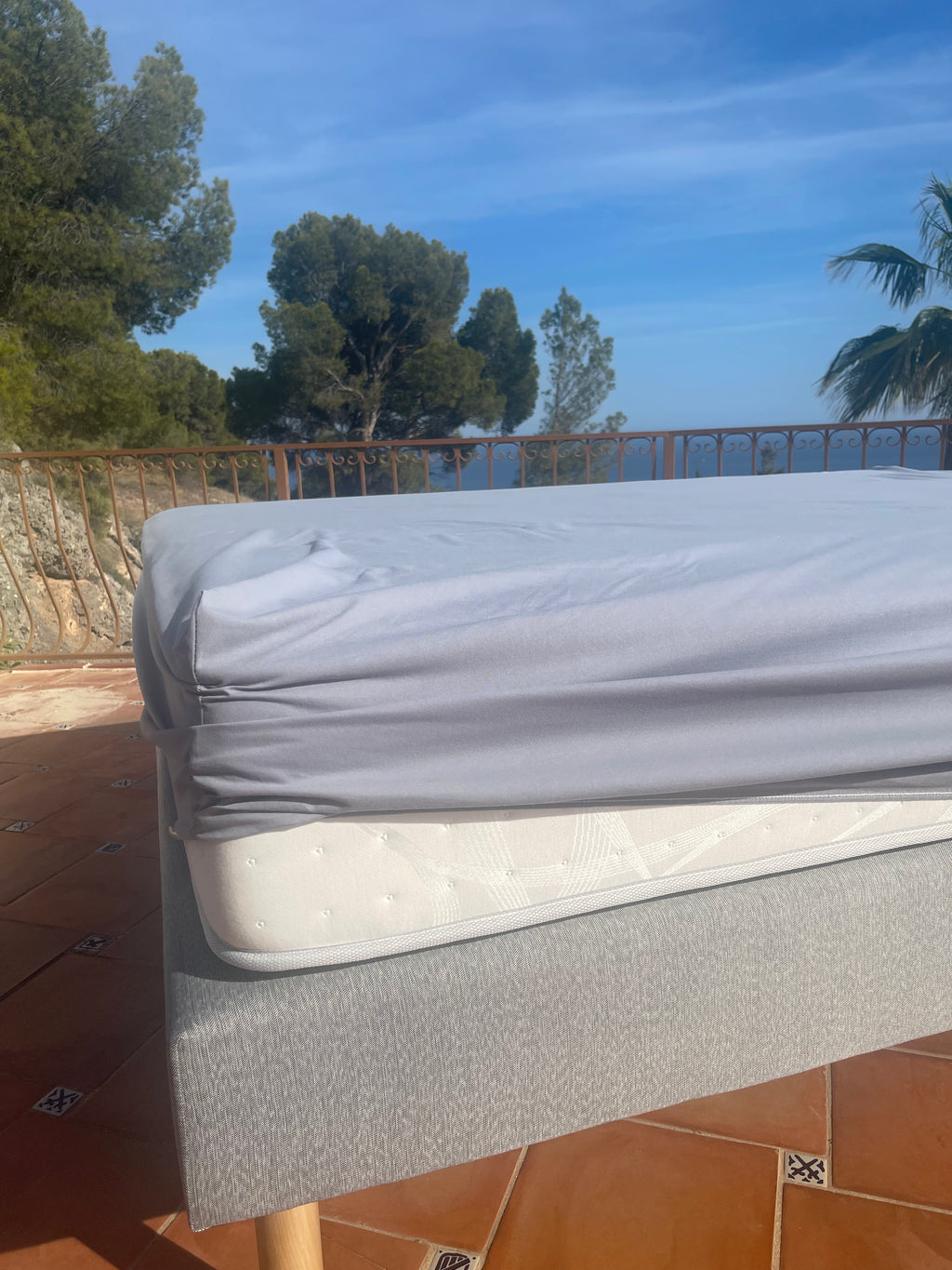 100% Organic Cotton Waterproof Mattress Protector/Cover - EXTRAORDINAIRE BIO
