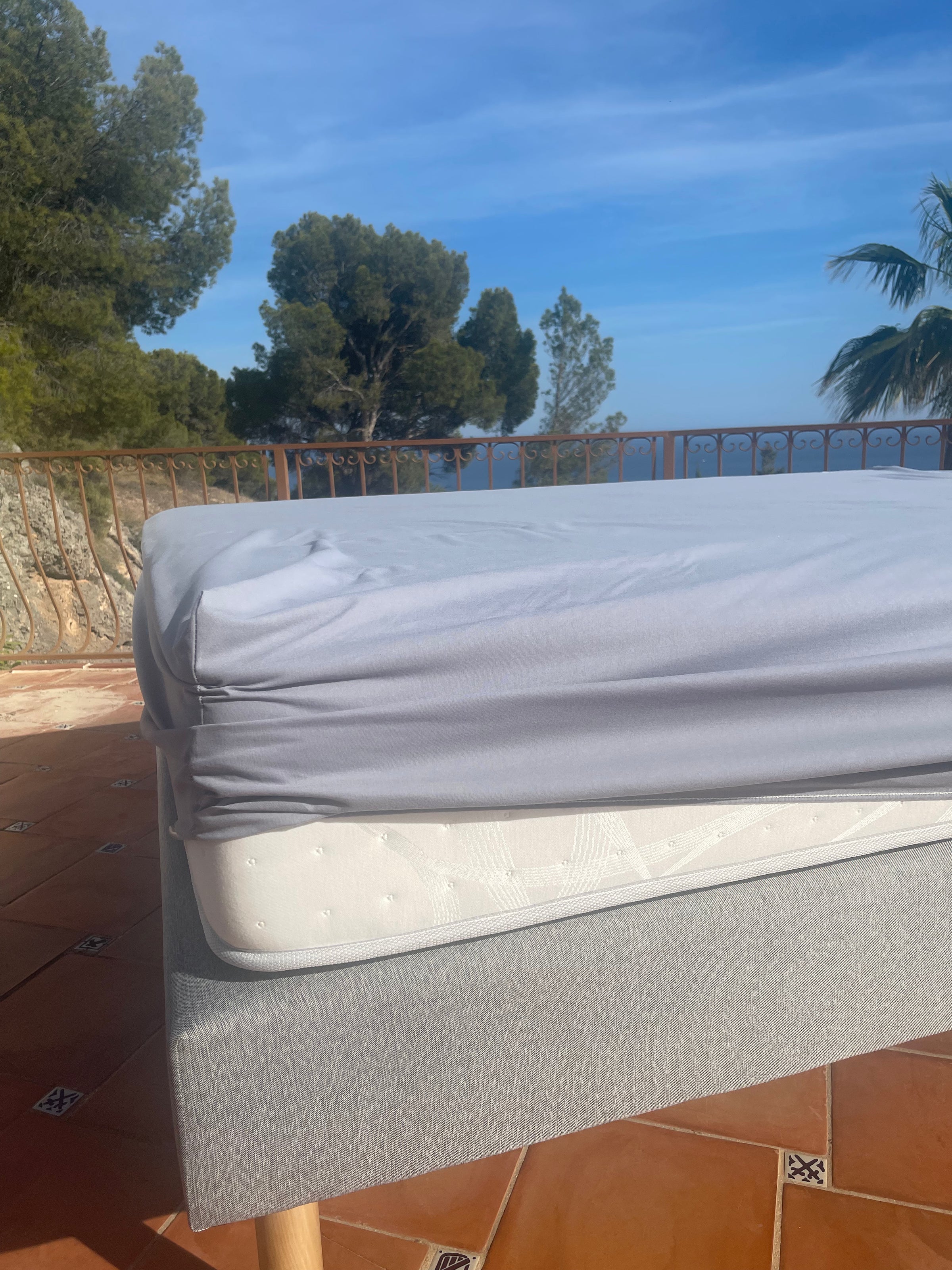 100% Organic Cotton Waterproof Mattress Protector/Cover - EXTRAORDINAIRE BIO