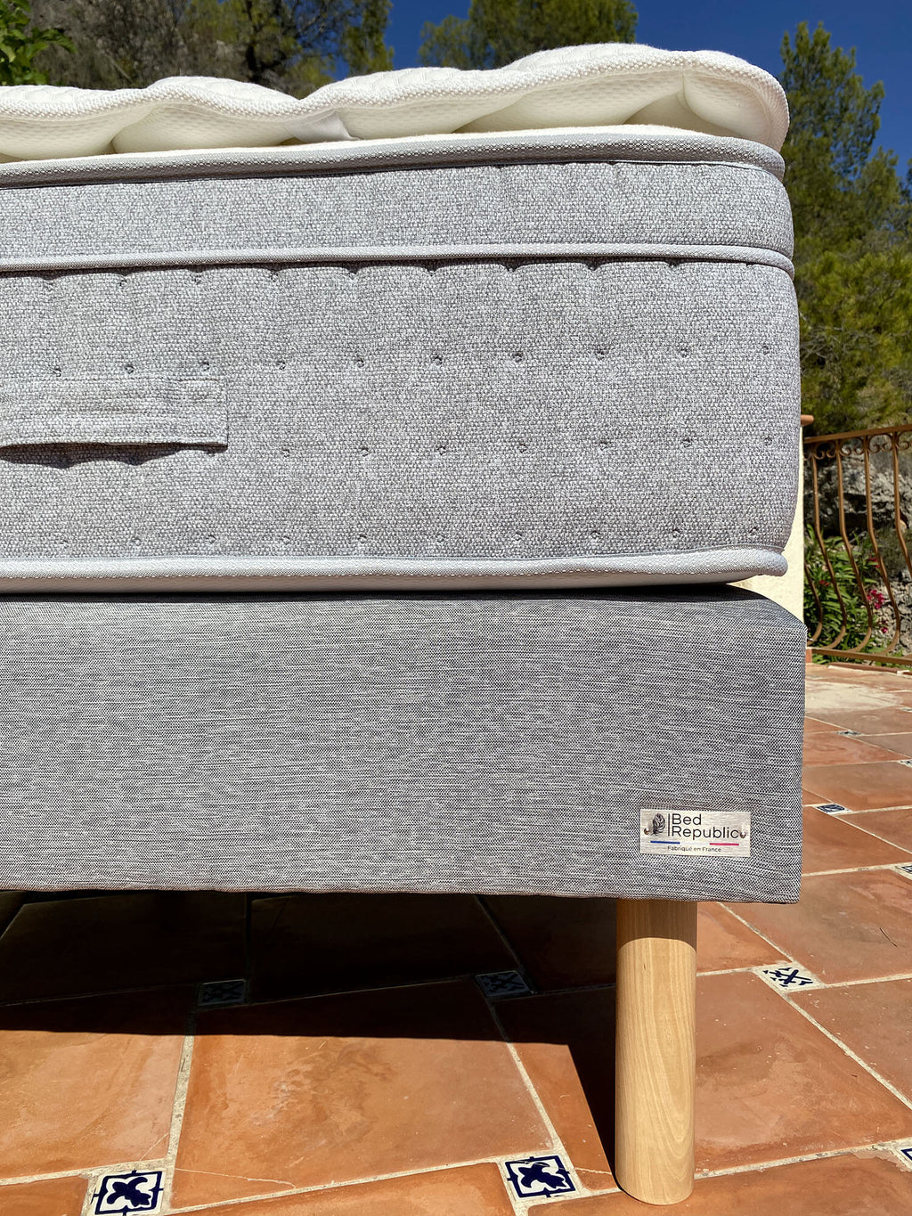 Upholstered bed base - H 28 or 35 cm - Choice of color - Fabric - THE REVERIES BED BASE