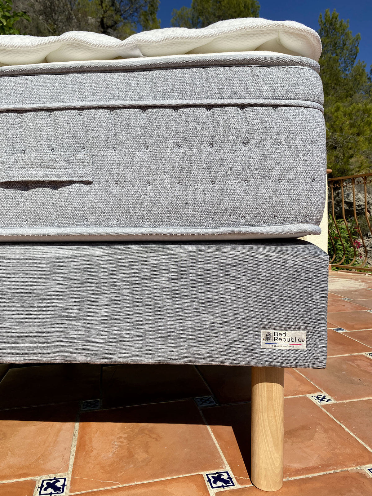 Upholstered bed base - H 28 or 35 cm - Choice of color - Fabric - THE REVERIES BED BASE